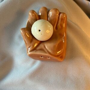 Vintage baseballl glove and ball salt and pepper
